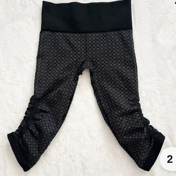 Lululemon Legging Capri Scrunch, 6 - Picture 2 of 7